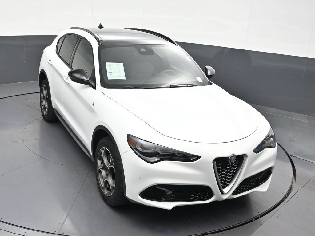 Used 2024 Alfa Romeo Stelvio Ti AWD/4WD image 21