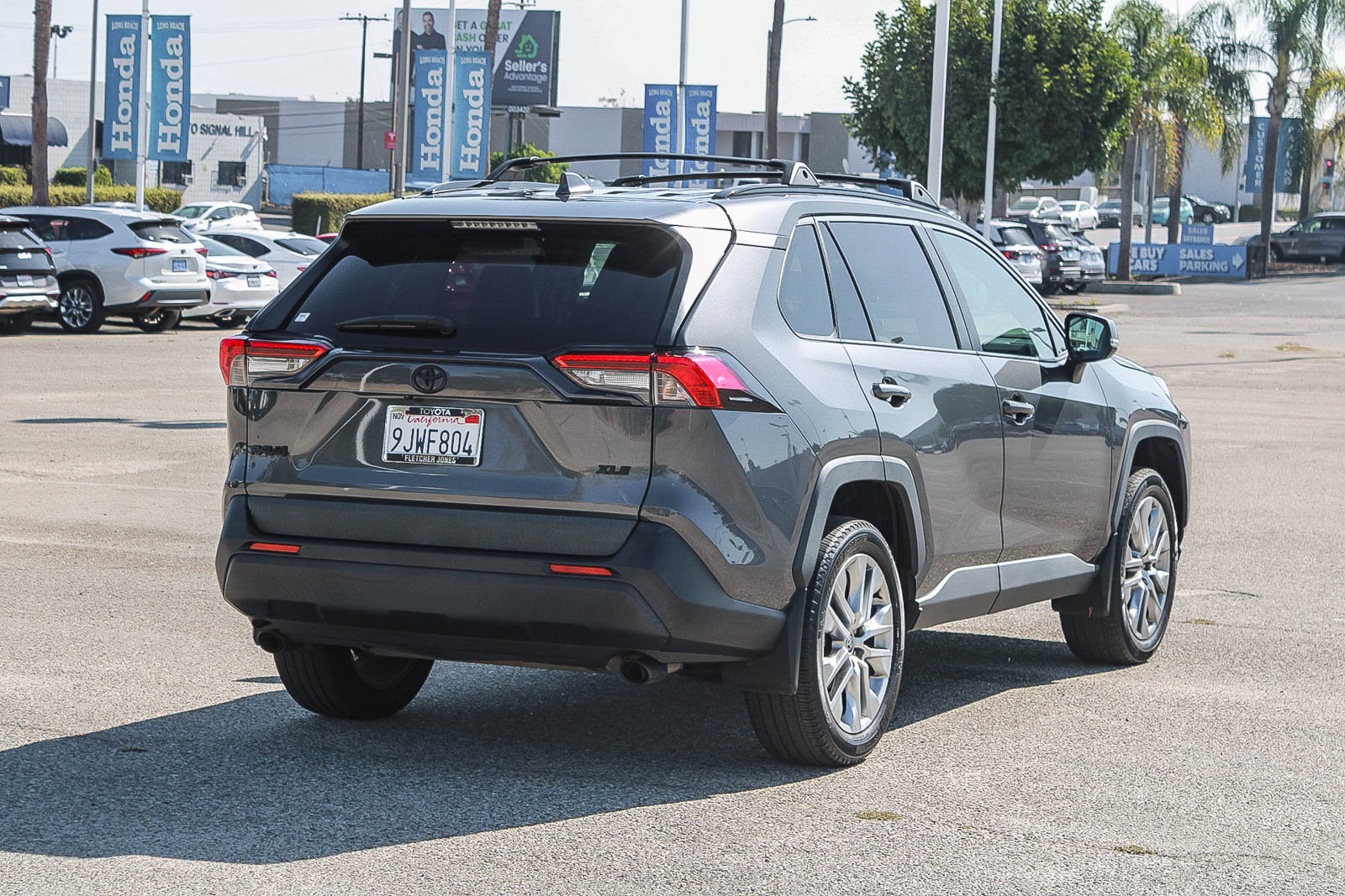 Used 2023 Toyota RAV4 XLE Premium FWD image 7