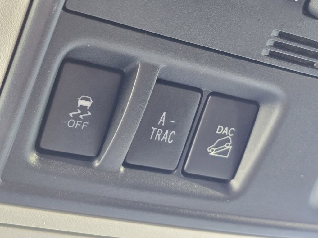 Used 2018 Toyota 4Runner SR5 AWD/4WD image 8