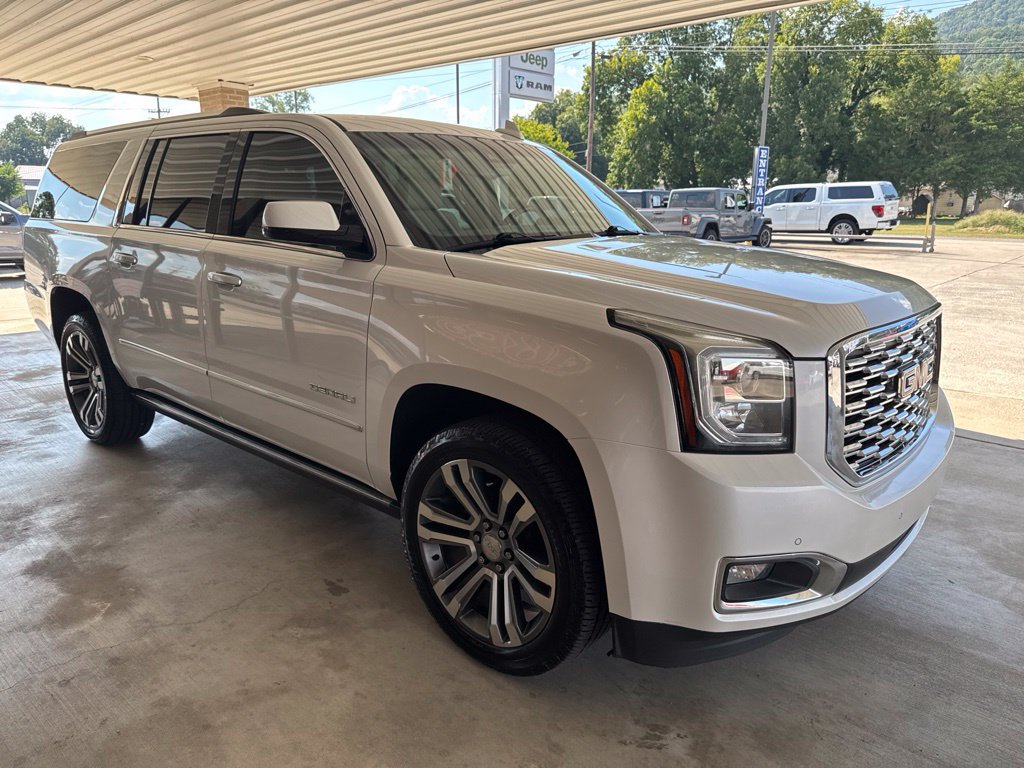 Used 2018 GMC Yukon XL Denali w/ Denali Ultimate Package AWD/4WD image 3