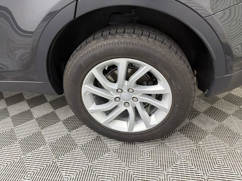 Used 2017 Land Rover Discovery Sport HSE AWD/4WD image 21