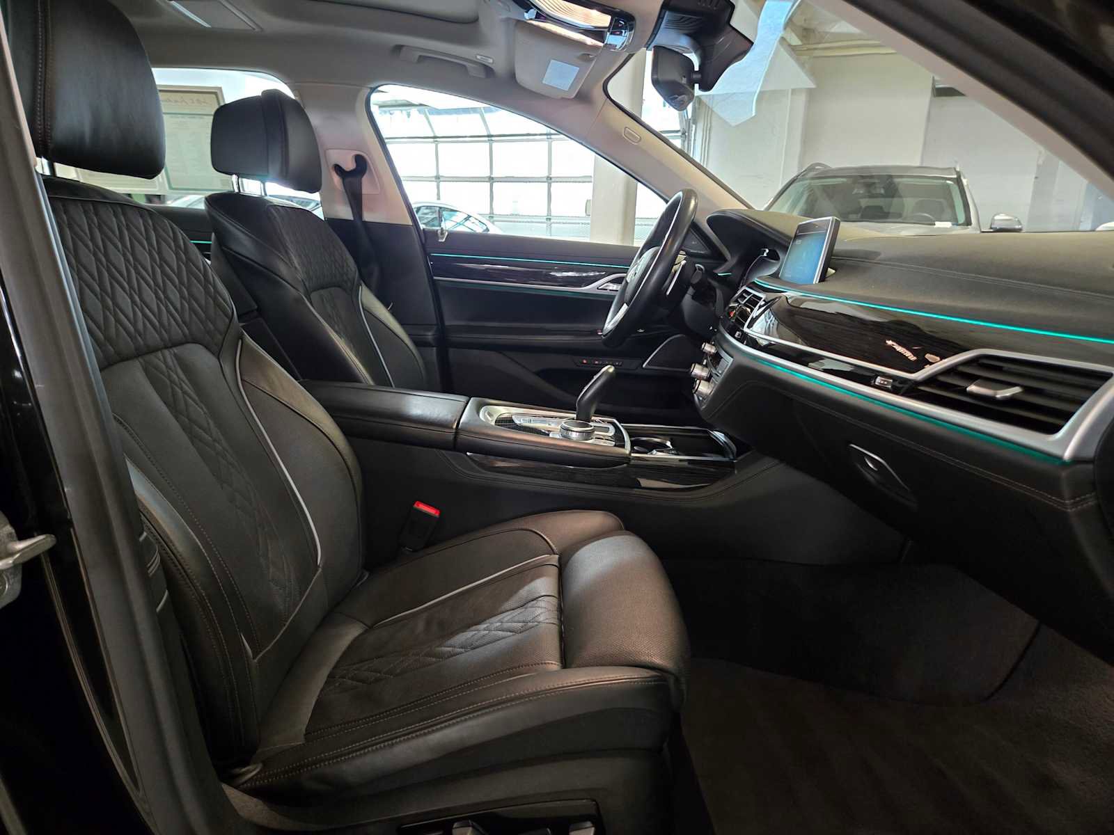 Used 2021 BMW 750i xDrive AWD/4WD image 11