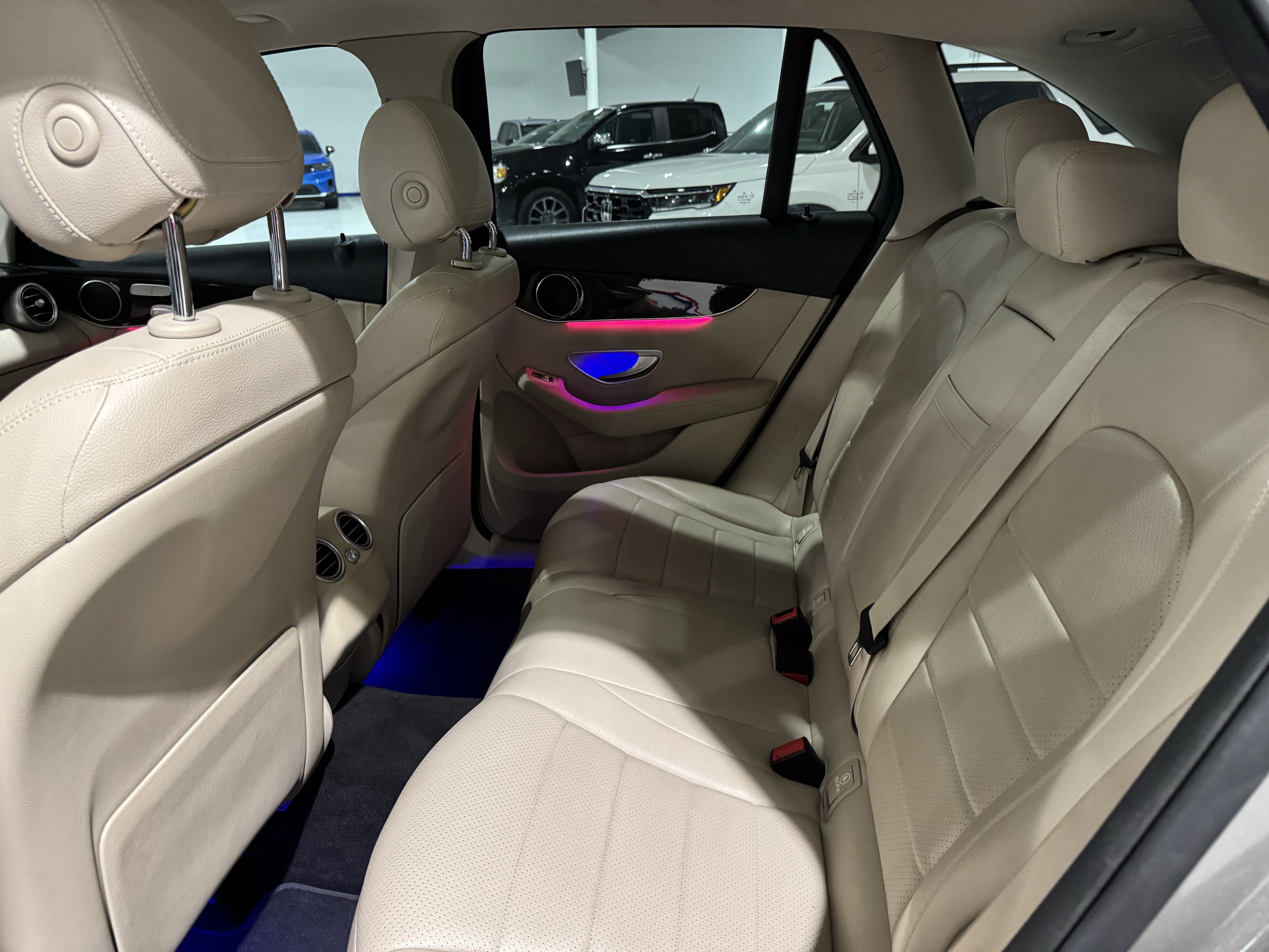 Used 2021 Mercedes-Benz GLC 300 4MATIC w/ Premium Package image 33