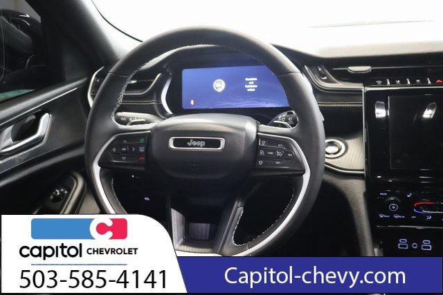 Used 2025 Jeep Grand Cherokee Altitude AWD/4WD image 17