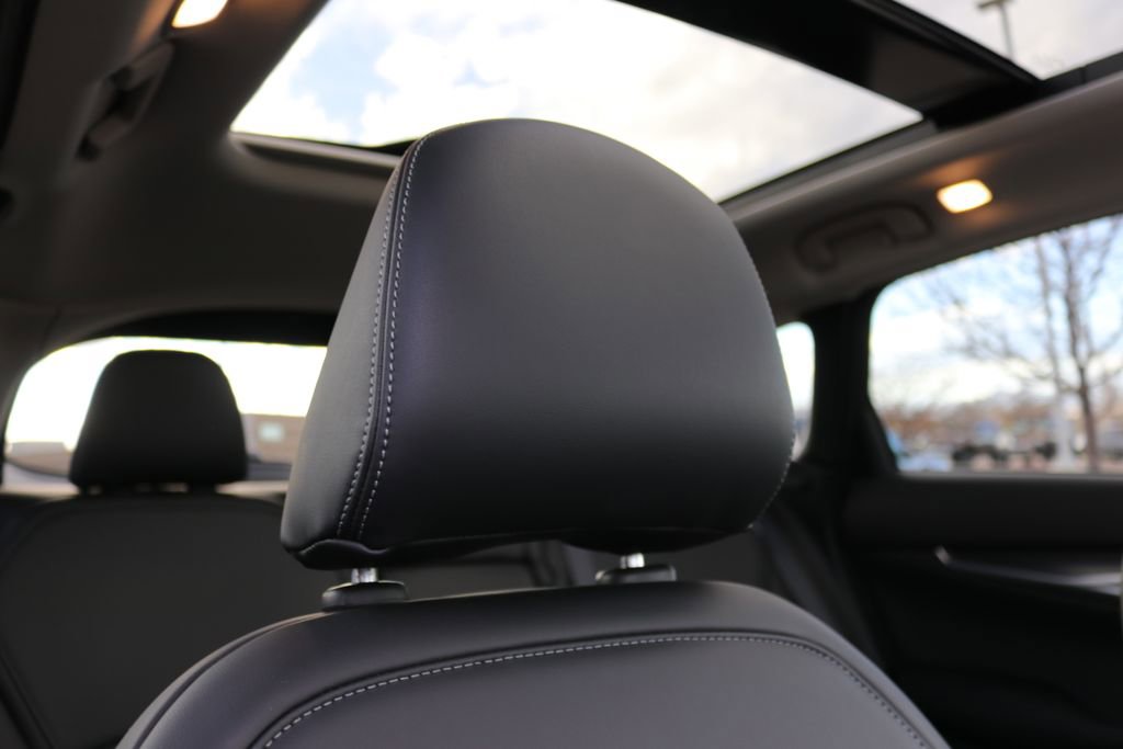 Certified 2025 INFINITI QX50 Luxe image 40