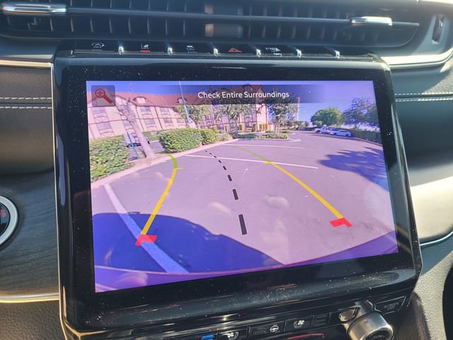 Used 2023 Jeep Grand Cherokee Overland w/ Luxury Tech Group IV AWD/4WD image 20