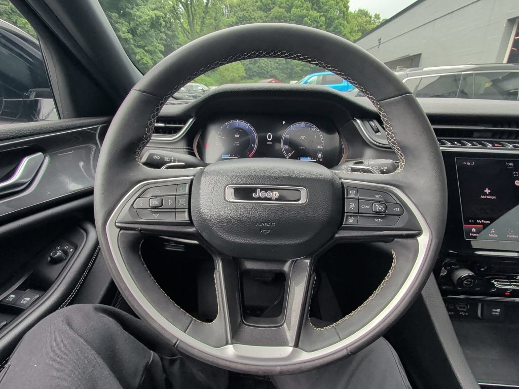 Used 2023 Jeep Grand Cherokee Altitude AWD/4WD image 20