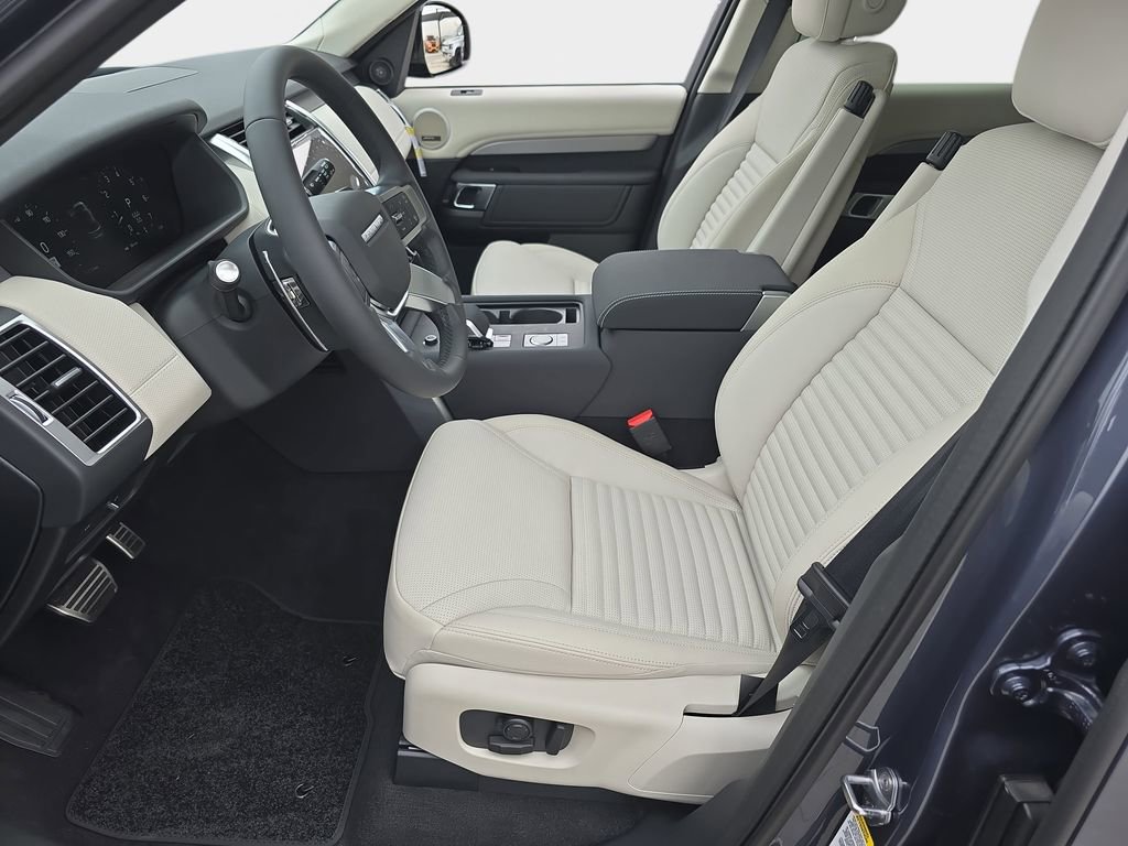 New 2026 Land Rover Discovery Limited Edition AWD/4WD image 17