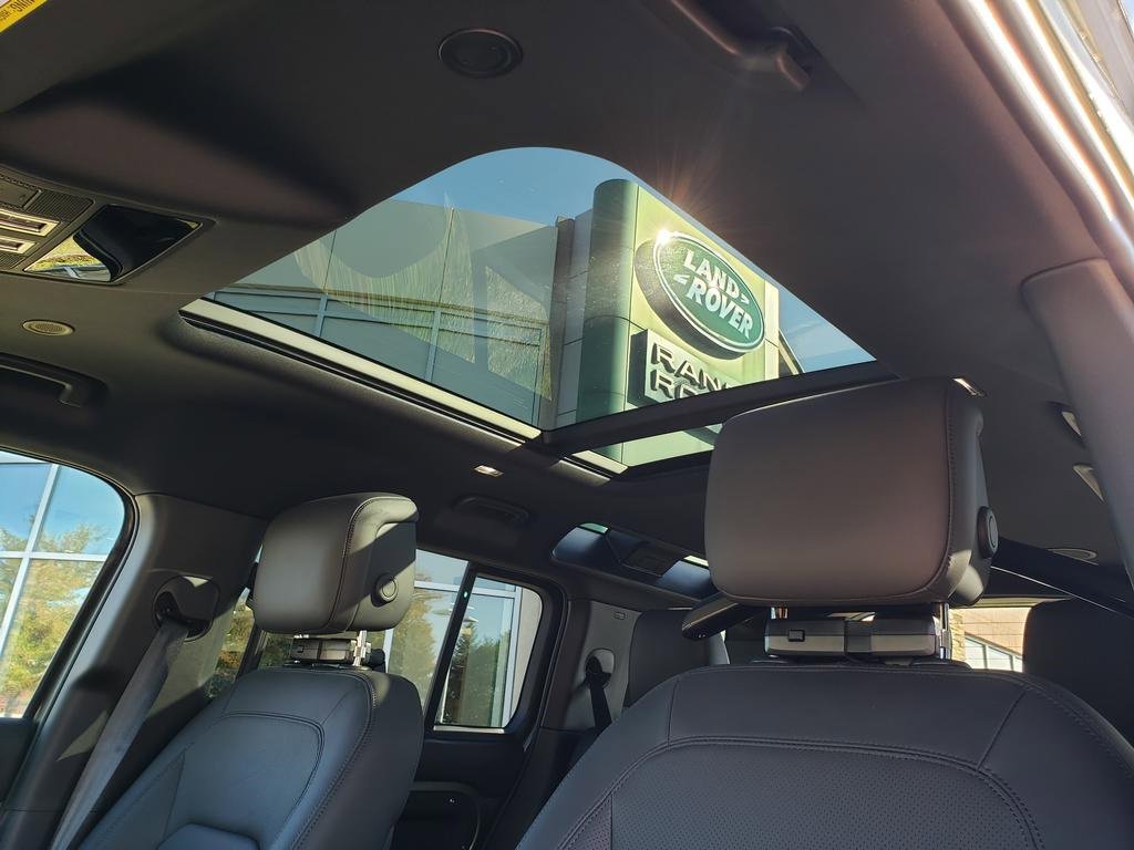 New 2025 Land Rover Defender 110 X-Dynamic SE image 21