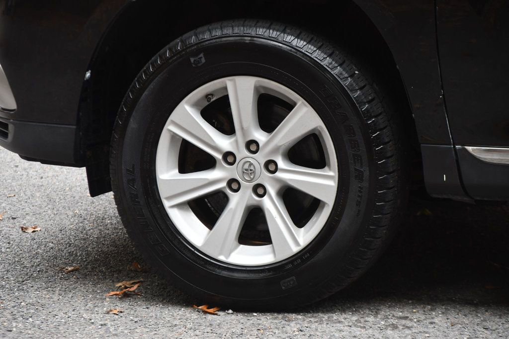 Used 2013 Toyota Highlander SE image 17