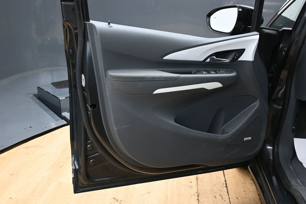 Used 2018 Chevrolet Bolt Premier w/ Driver Confidence II Package image 35