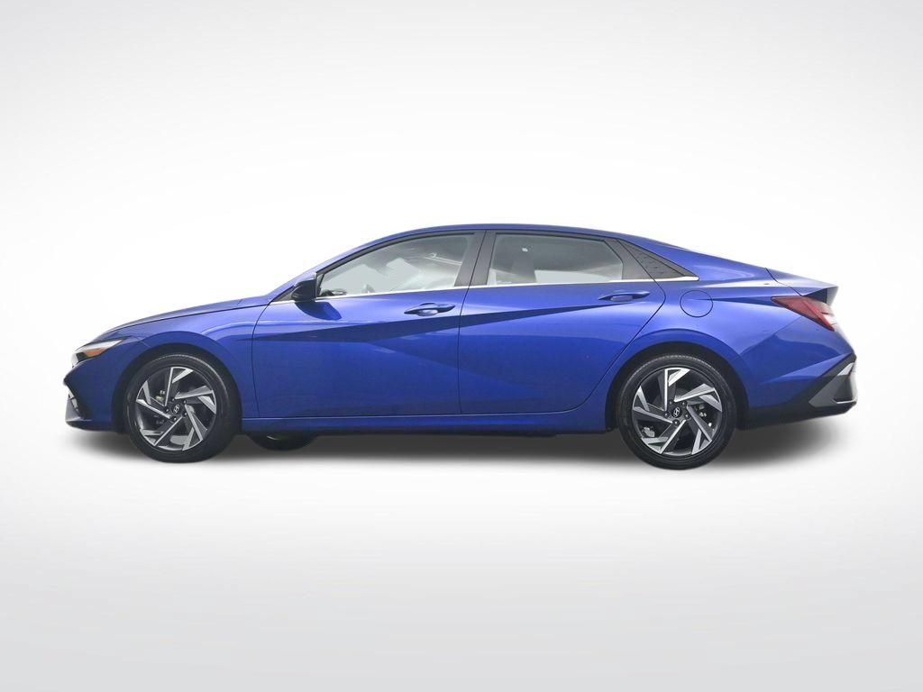 Used 2025 Hyundai Elantra SEL FWD image 36