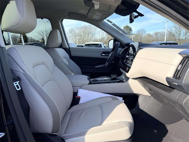 New 2025 Nissan Pathfinder SL w/ Lighting Package (N92) image 10