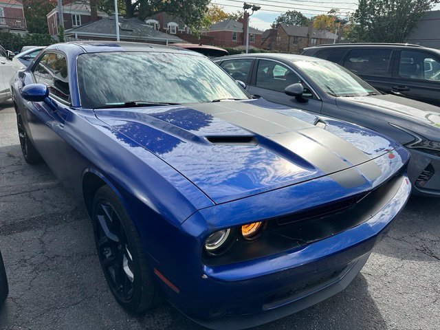 Used 2022 Dodge Challenger SXT w/ Blacktop Package RWD image 3
