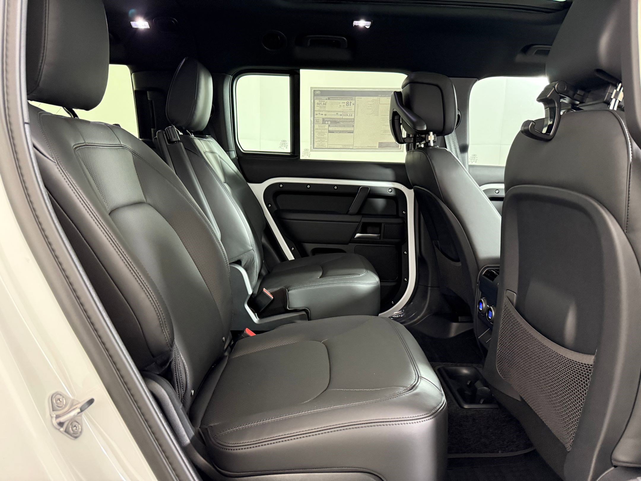 New 2026 Land Rover Defender 130 X-Dynamic SE image 28