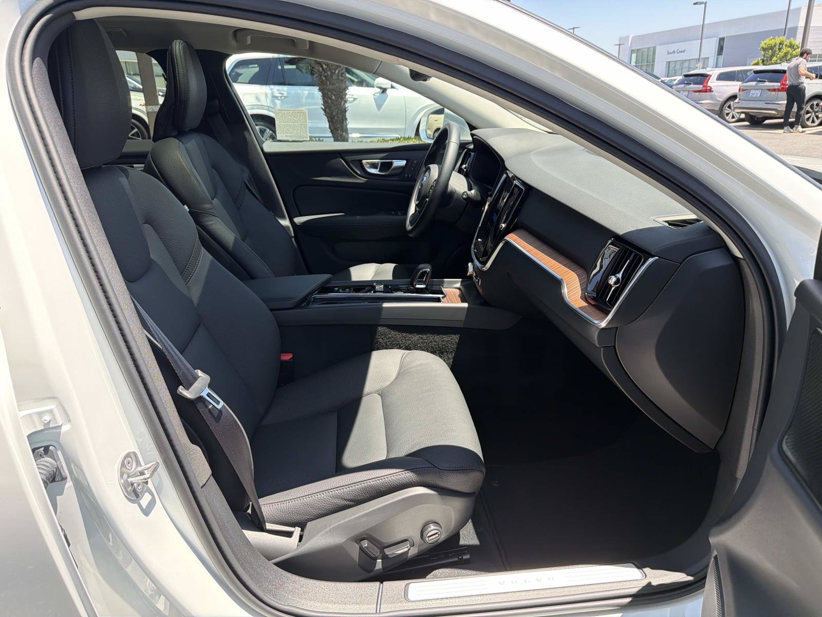 Used 2026 Volvo V60 B5 Cross Country Plus w/ Climate Package AWD/4WD image 25