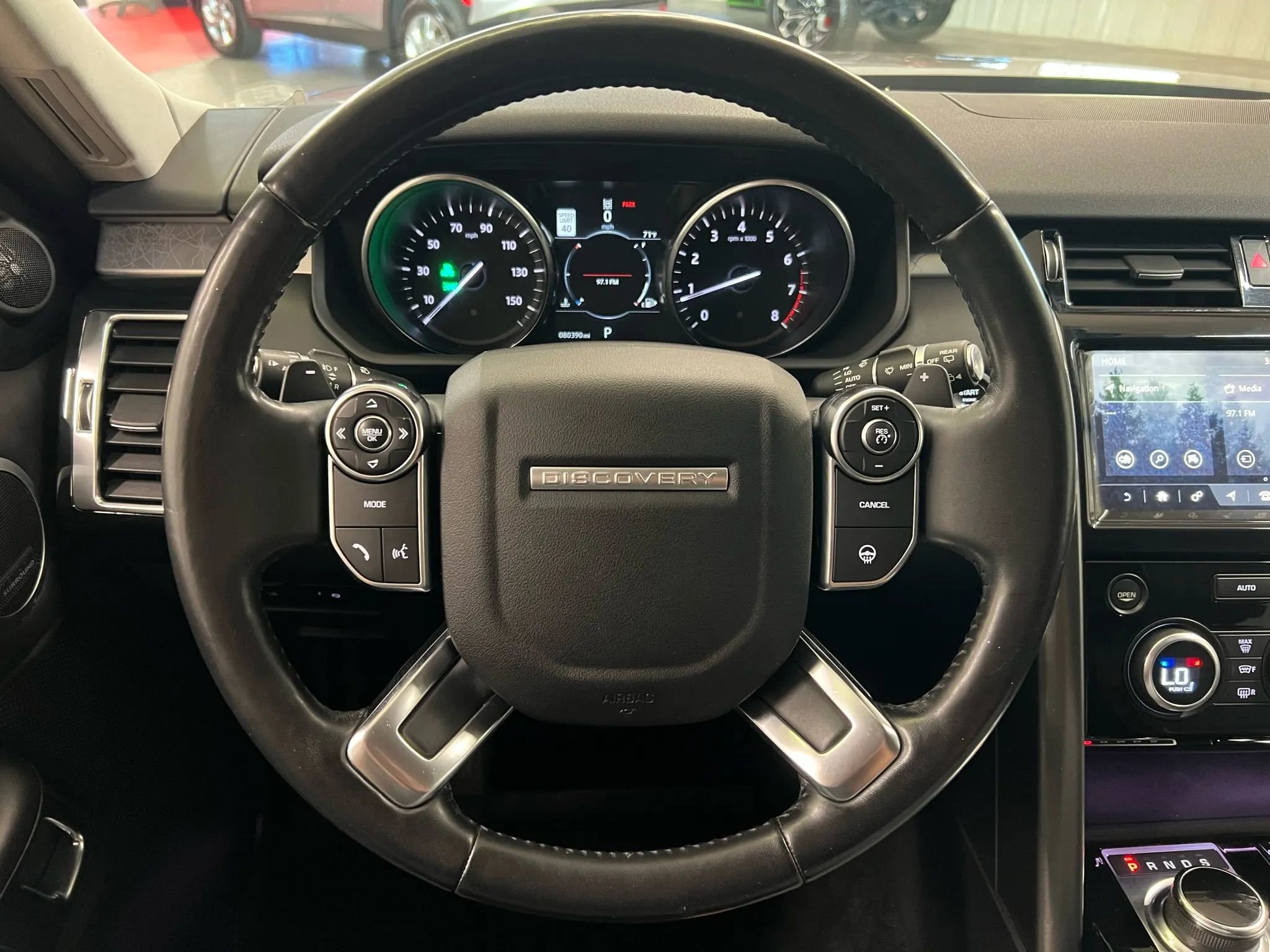 Used 2017 Land Rover Discovery First Edition image 6