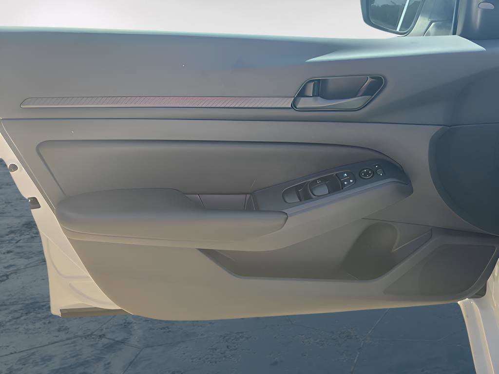Used 2025 Nissan Altima 2.5 S image 19