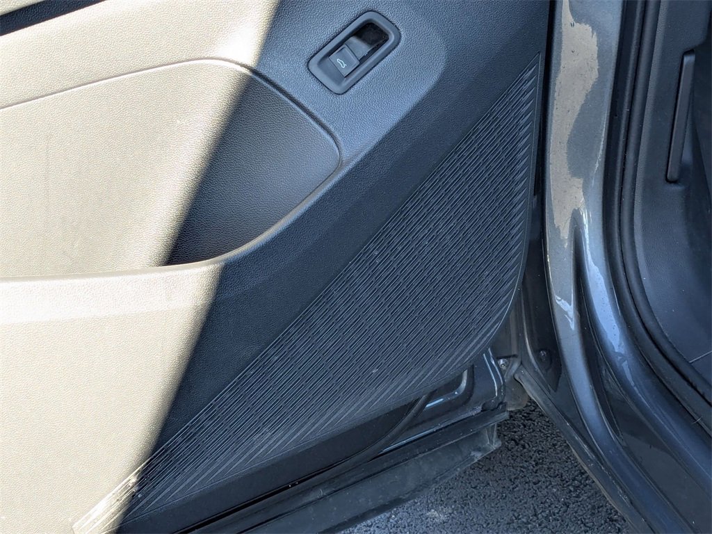 Used 2025 Volkswagen Atlas SE image 15