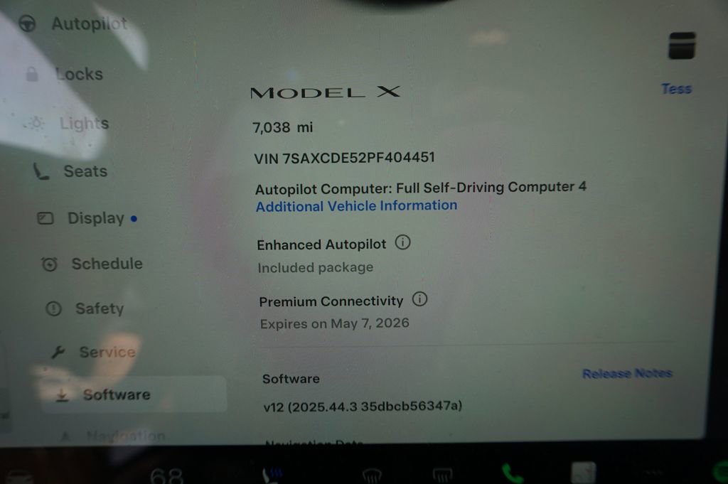 Used 2023 Tesla Model X image 7