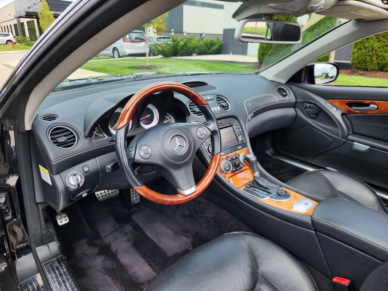 Used 2011 Mercedes-Benz SL 550 image 10