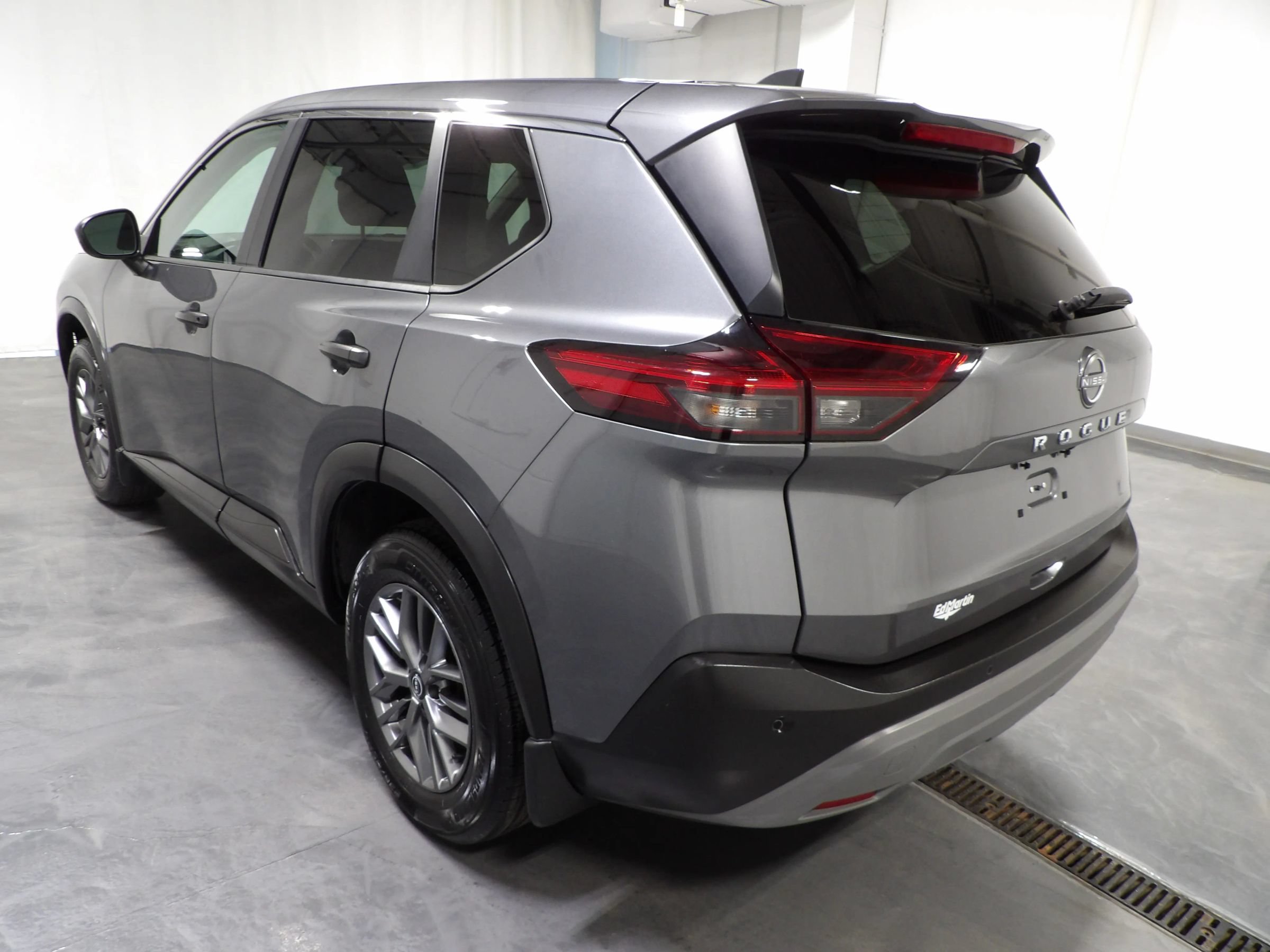 Used 2022 Nissan Rogue S FWD image 7