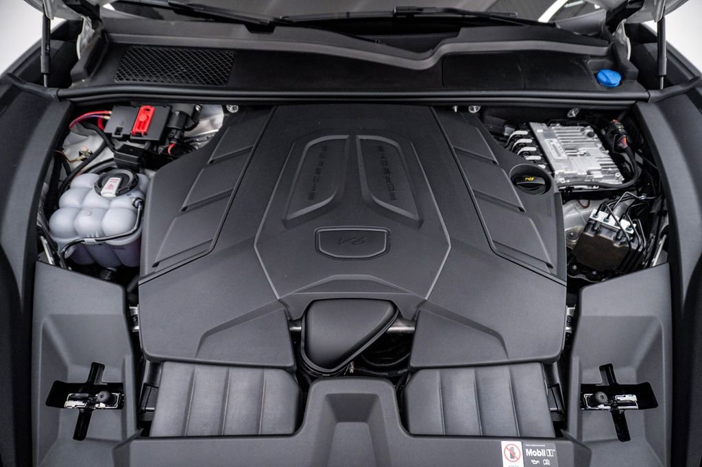 Certified 2025 Porsche Cayenne Coupe AWD/4WD image 29