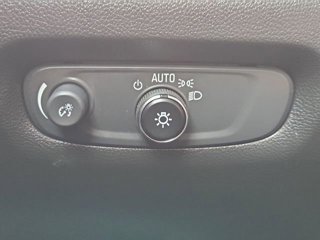 Used 2023 Chevrolet Traverse LT image 17