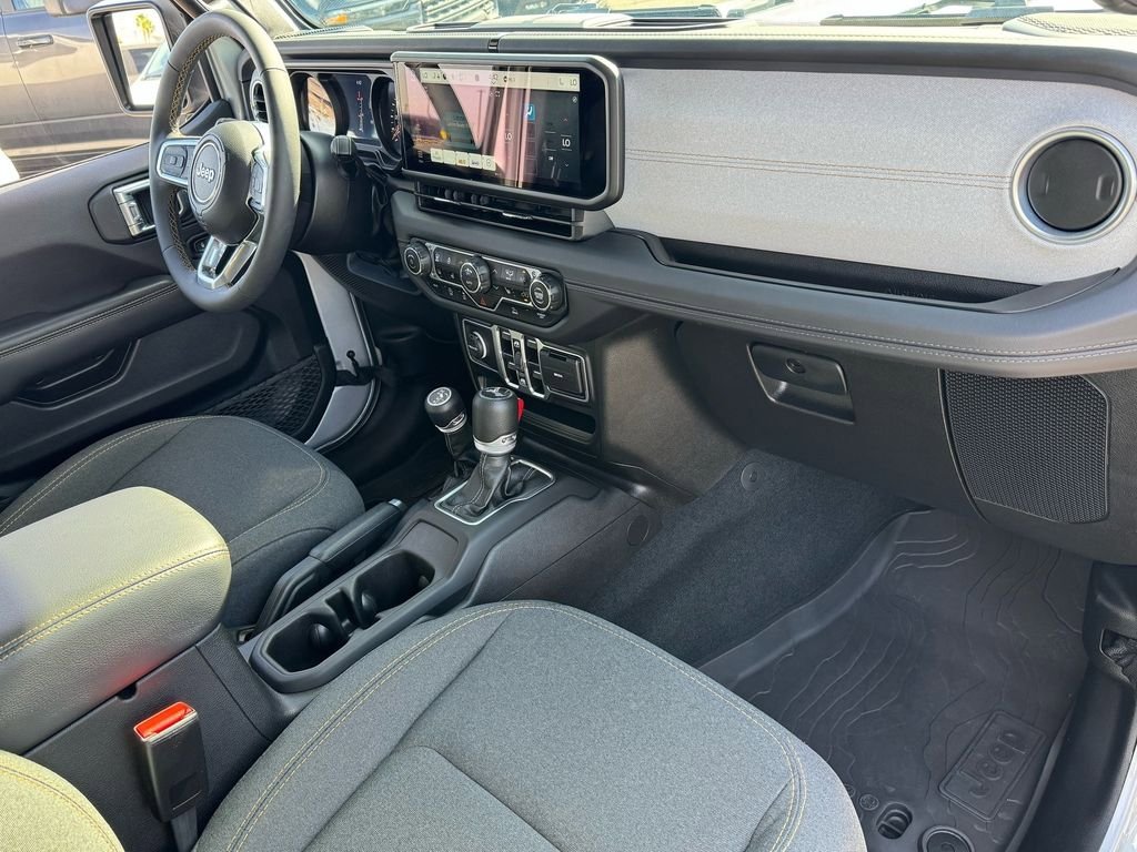 Used 2024 Jeep Wrangler Unlimited Sahara AWD/4WD image 22
