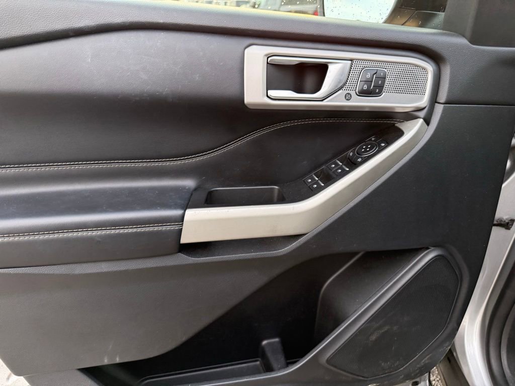 Used 2021 Ford Explorer Limited w/ Equipment Group 301A image 10