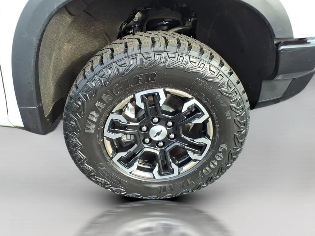 Used 2023 Chevrolet Silverado 1500 ZR2 w/ Technology Package AWD/4WD image 9