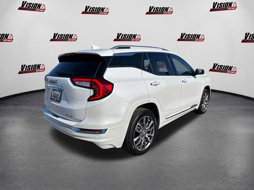 Used 2022 GMC Terrain Denali w/ Denali Premium Package AWD/4WD image 5