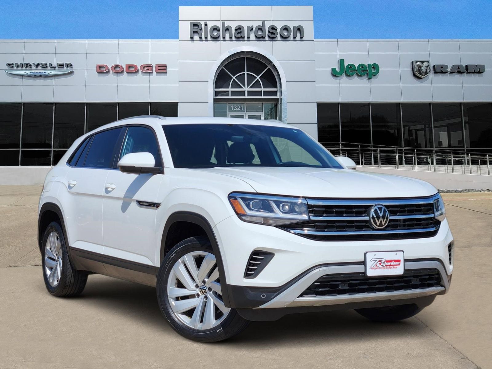 Used 2022 Volkswagen Atlas Cross Sport SE FWD image 1