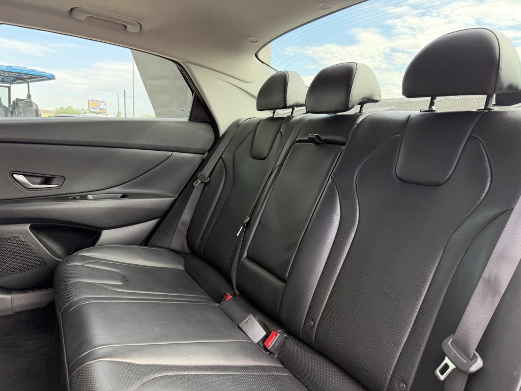 Used 2025 Hyundai Elantra Limited FWD image 34