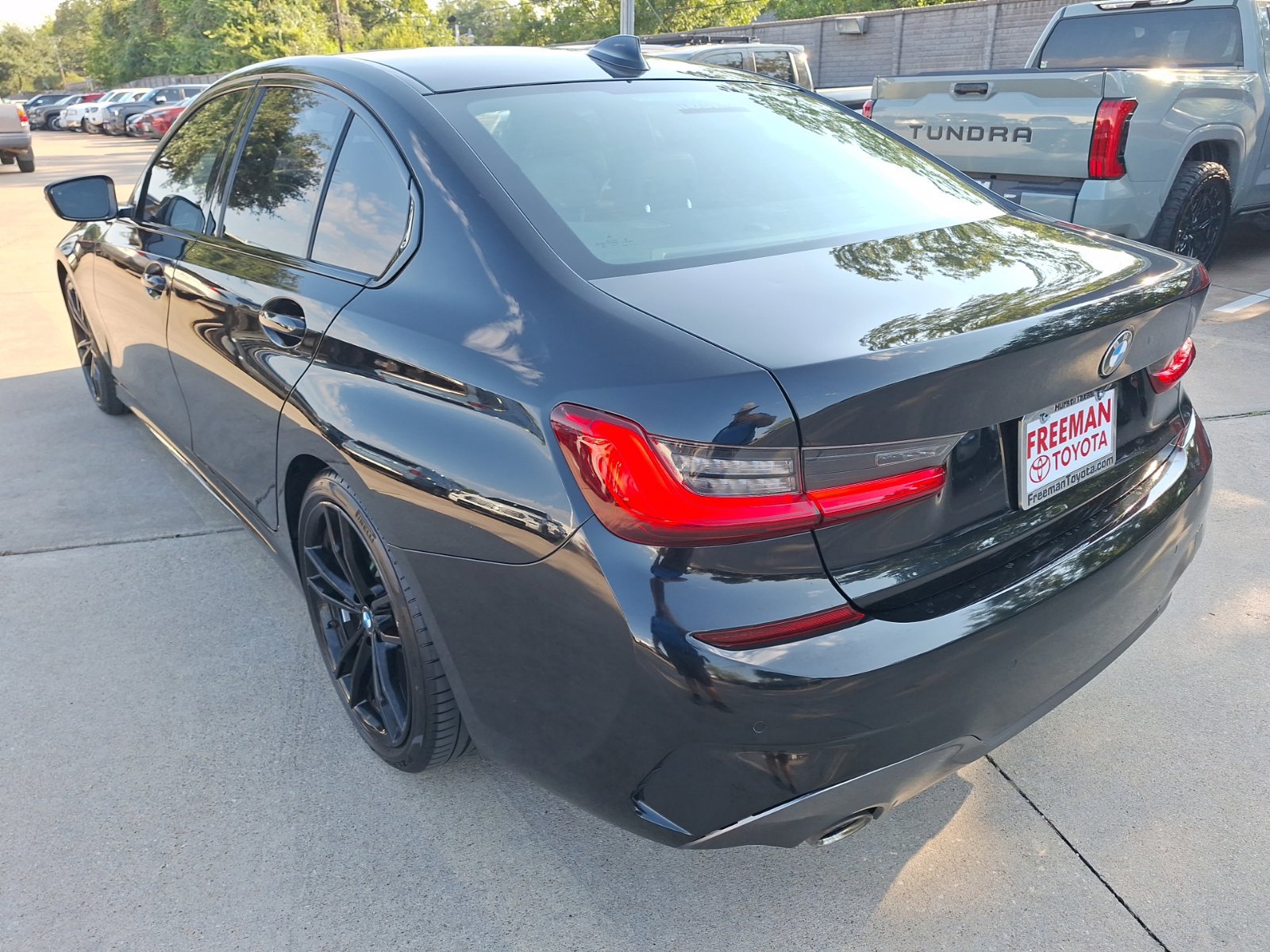 Used 2020 BMW 330i Sedan w/ M Sport Package RWD image 4