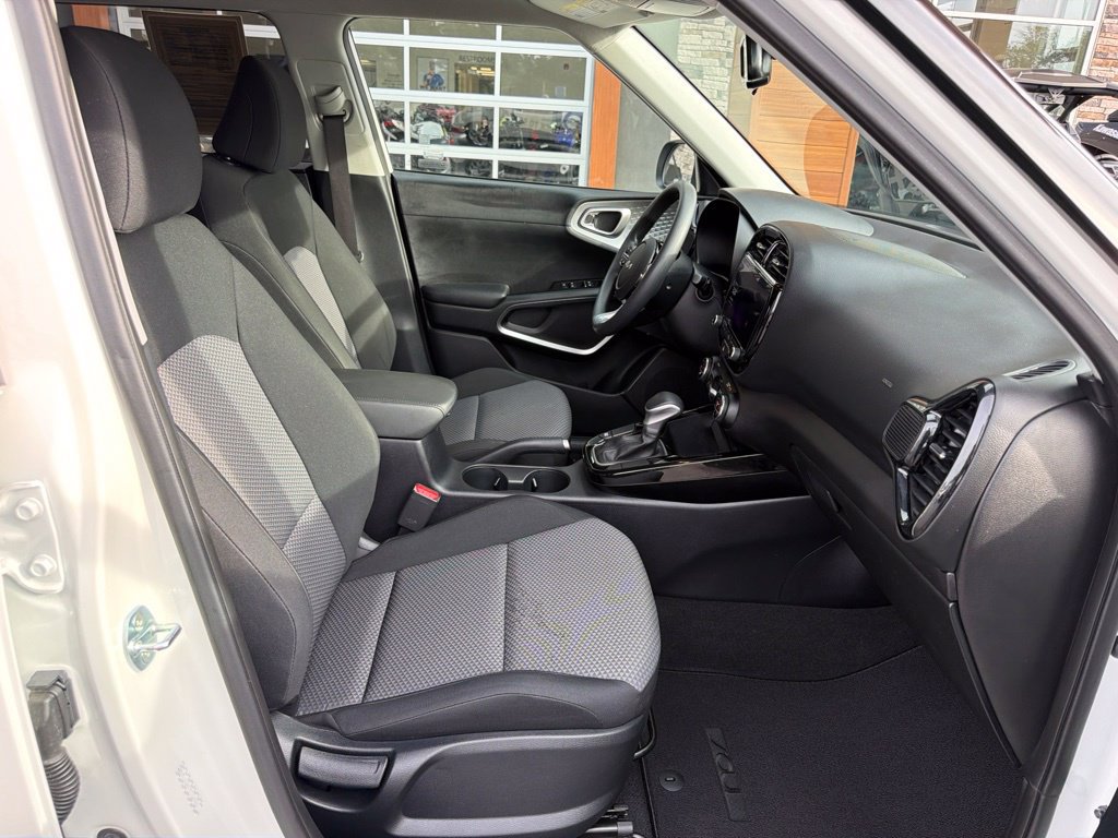 Used 2024 Kia Soul S FWD image 15