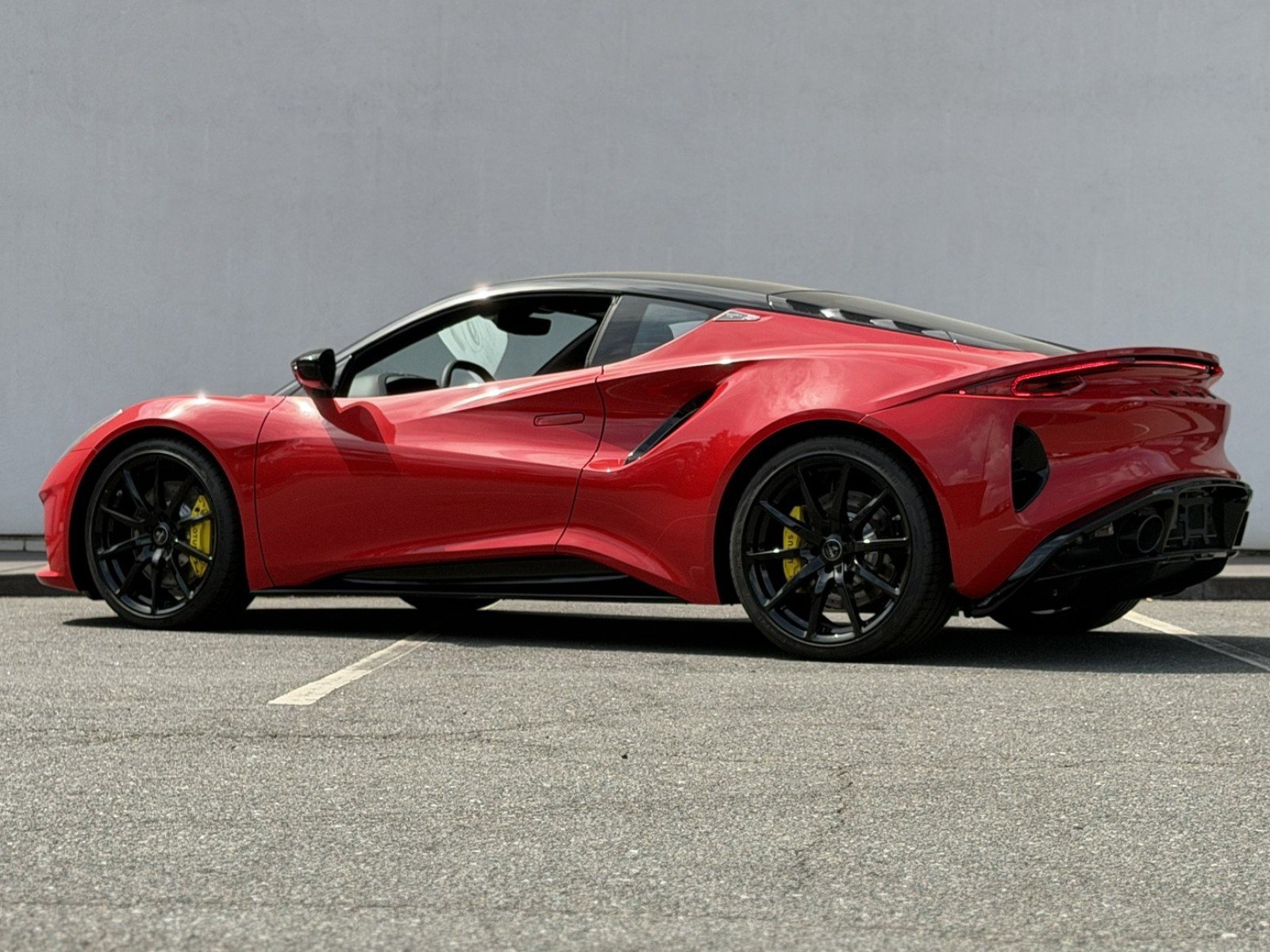 Used 2025 Lotus Emira RWD image 5