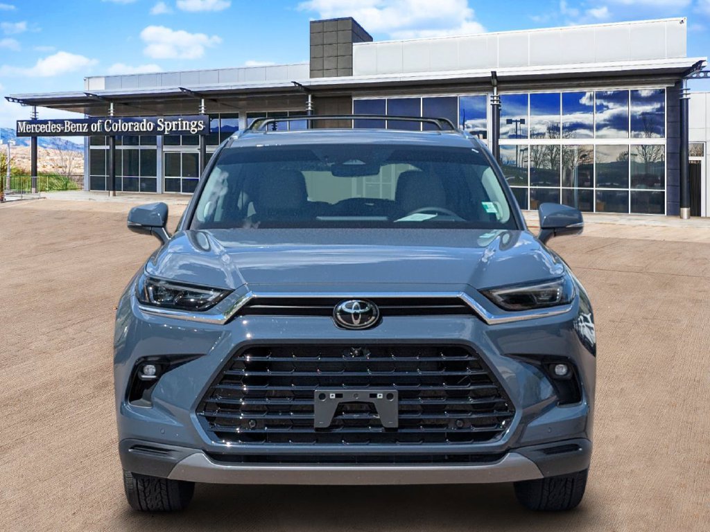 Used 2025 Toyota Grand Highlander AWD image 2