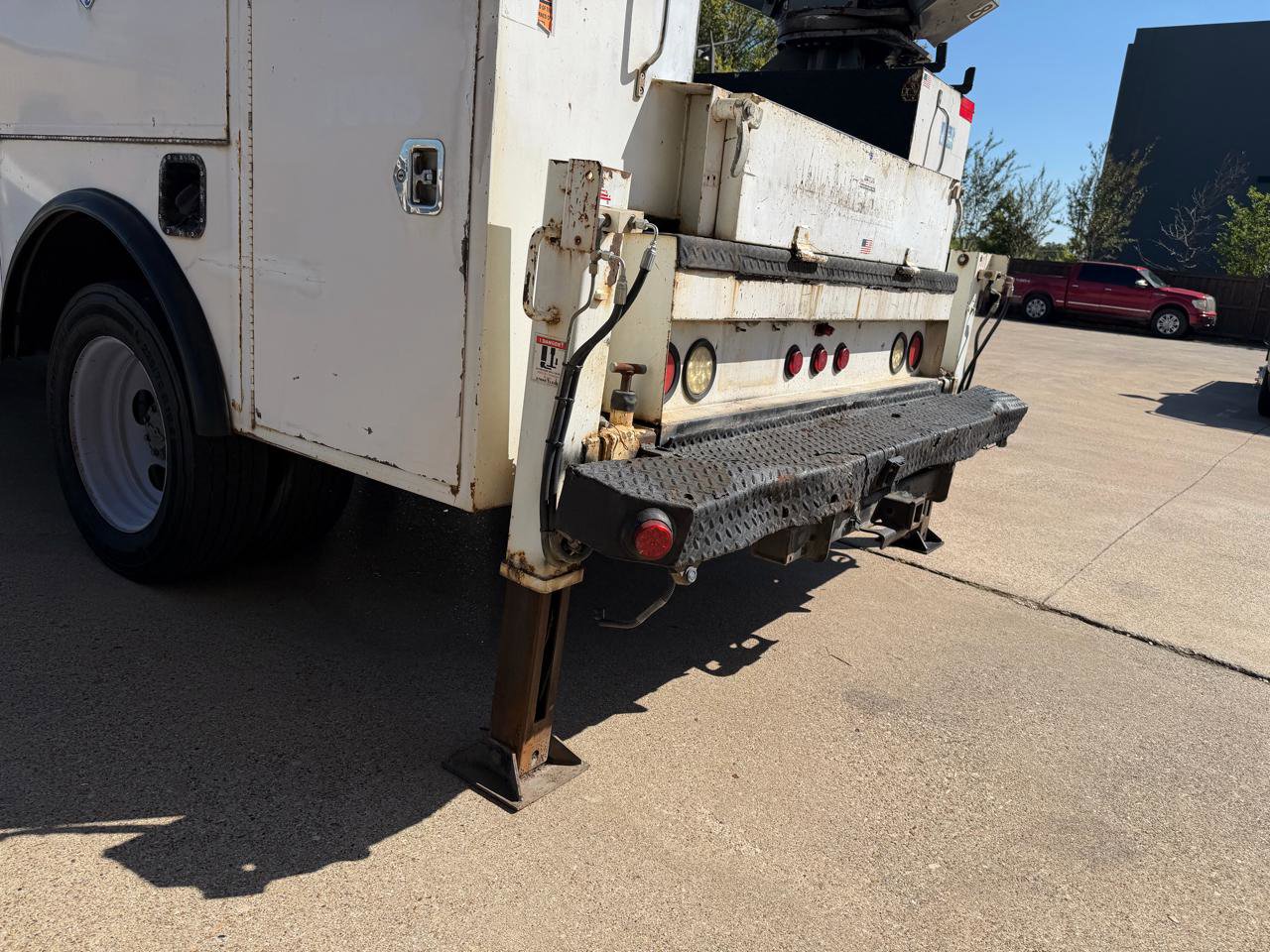 Used 2017 Ford F550 2WD Regular Cab Super Duty image 44
