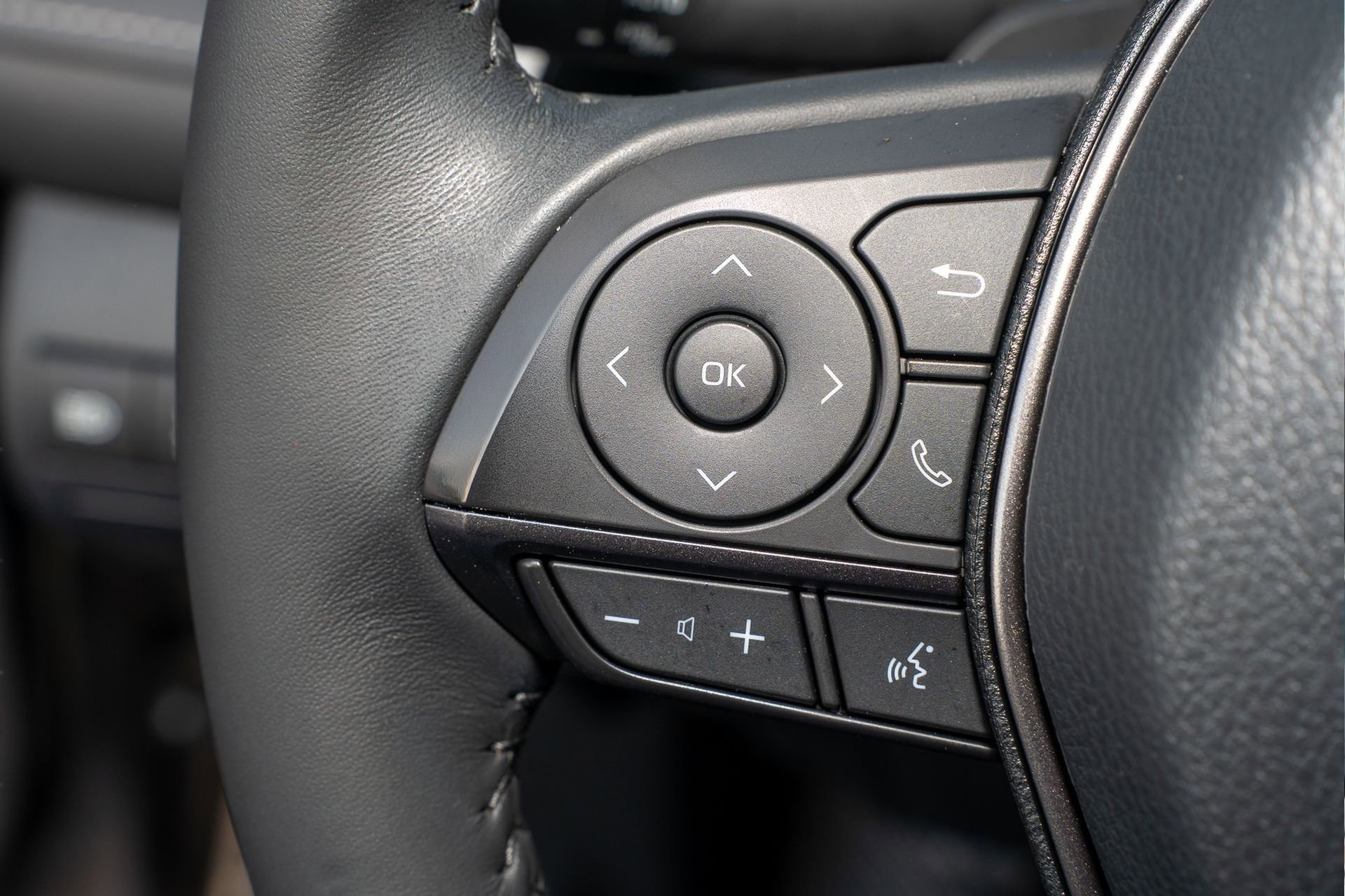 Used 2024 Toyota Camry SE w/ Convenience Package image 30