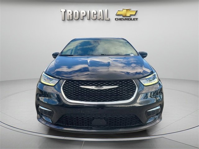 Used 2024 Chrysler Pacifica Touring-L image 8