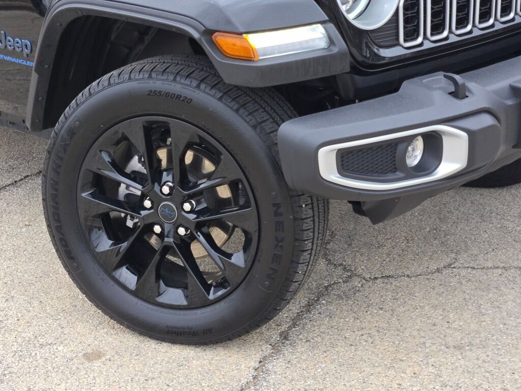 Used 2025 Jeep Wrangler Sahara 4xe w/ Safety Group image 3
