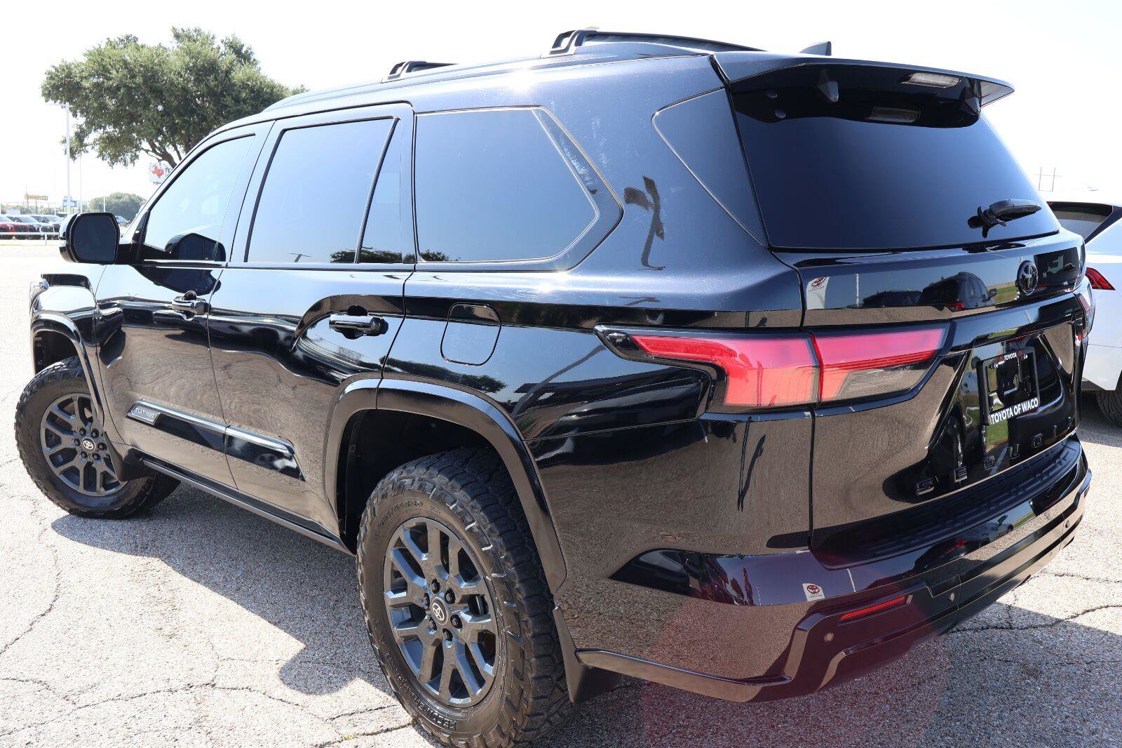 Used 2025 Toyota Sequoia Platinum AWD/4WD image 5