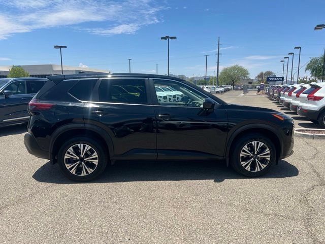 Used 2023 Nissan Rogue SV FWD image 2