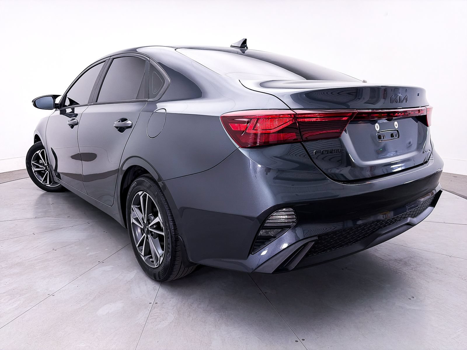 Used 2023 Kia Forte LXS w/ LXS Technology Package FWD image 2