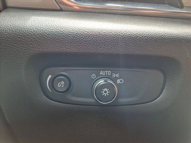 Used 2022 Chevrolet Traverse LS FWD image 15