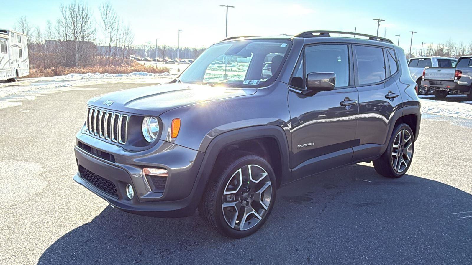 Used 2019 Jeep Renegade Latitude w/ Cold Weather Group image 14