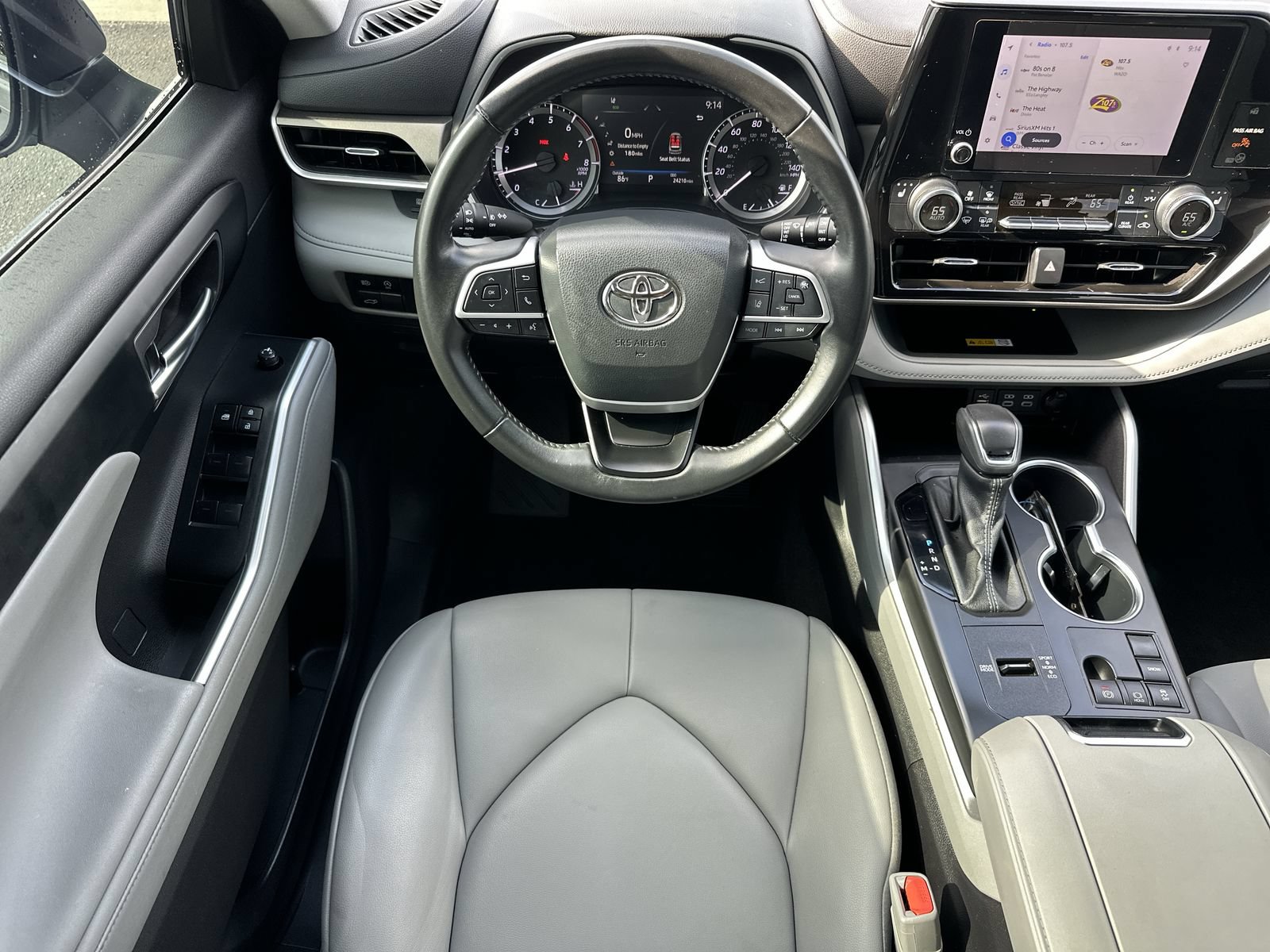 Used 2023 Toyota Highlander XLE FWD image 17