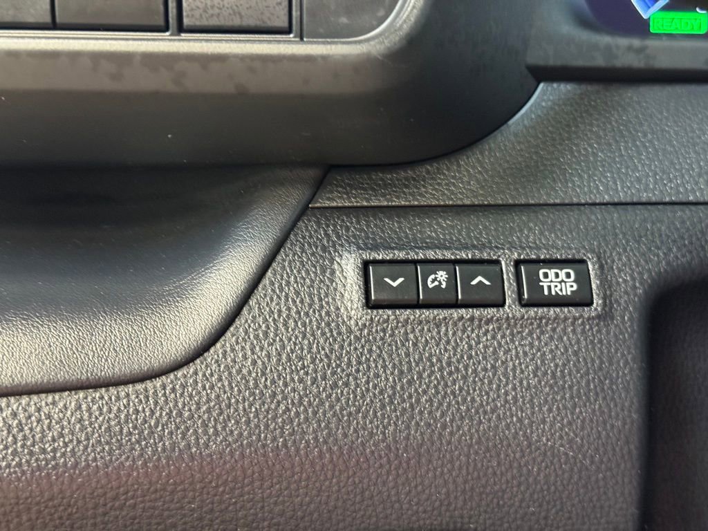 Used 2023 Toyota Crown Limited image 32