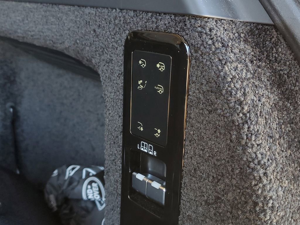 Used 2025 Land Rover Range Rover Long Wheelbase Autobiography image 35